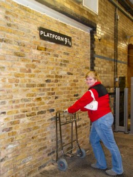 24497_555887046252_543952_n-2